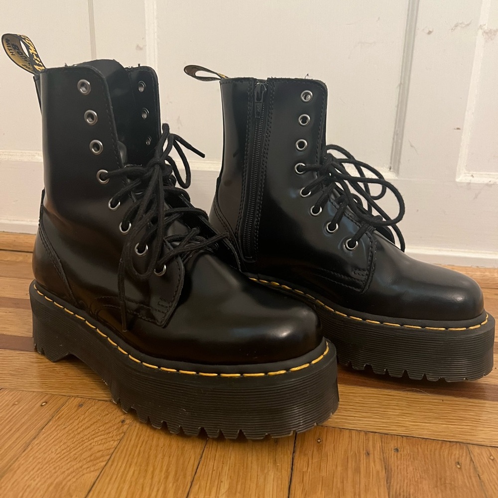 Brand new, mint condition Jadon platform Doc Marten, Size 6.